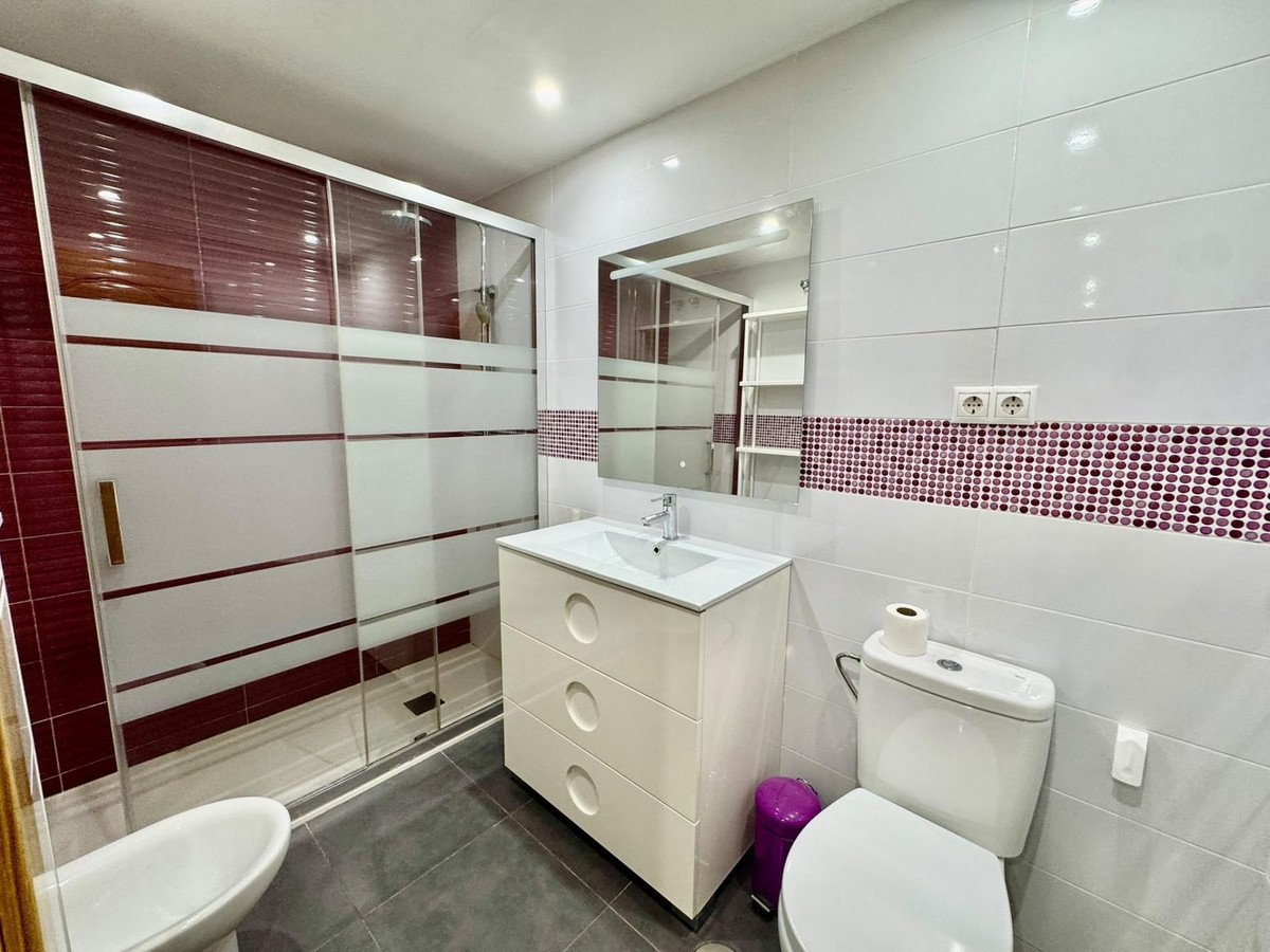 2 Bed Middle Floor Apartment in Teatinos