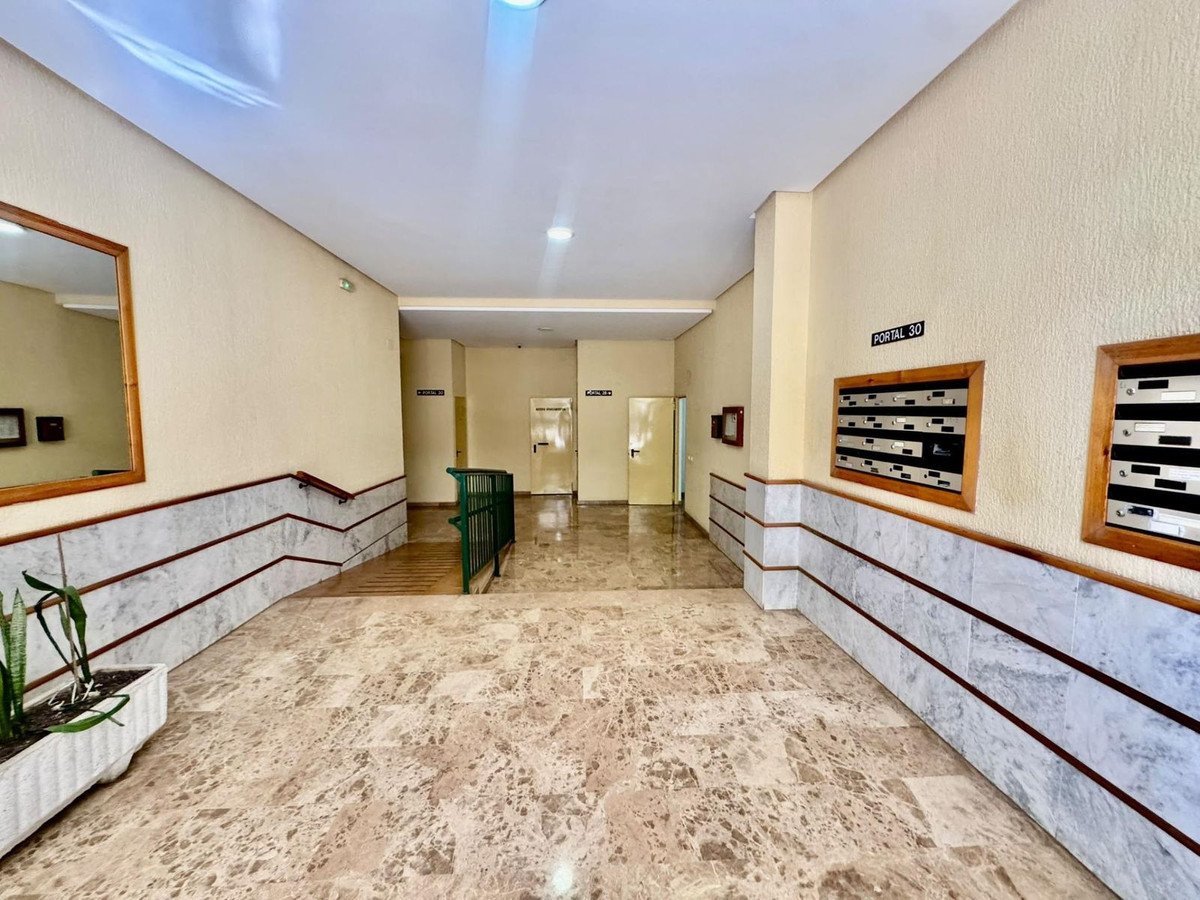 2 Bed Middle Floor Apartment in Teatinos