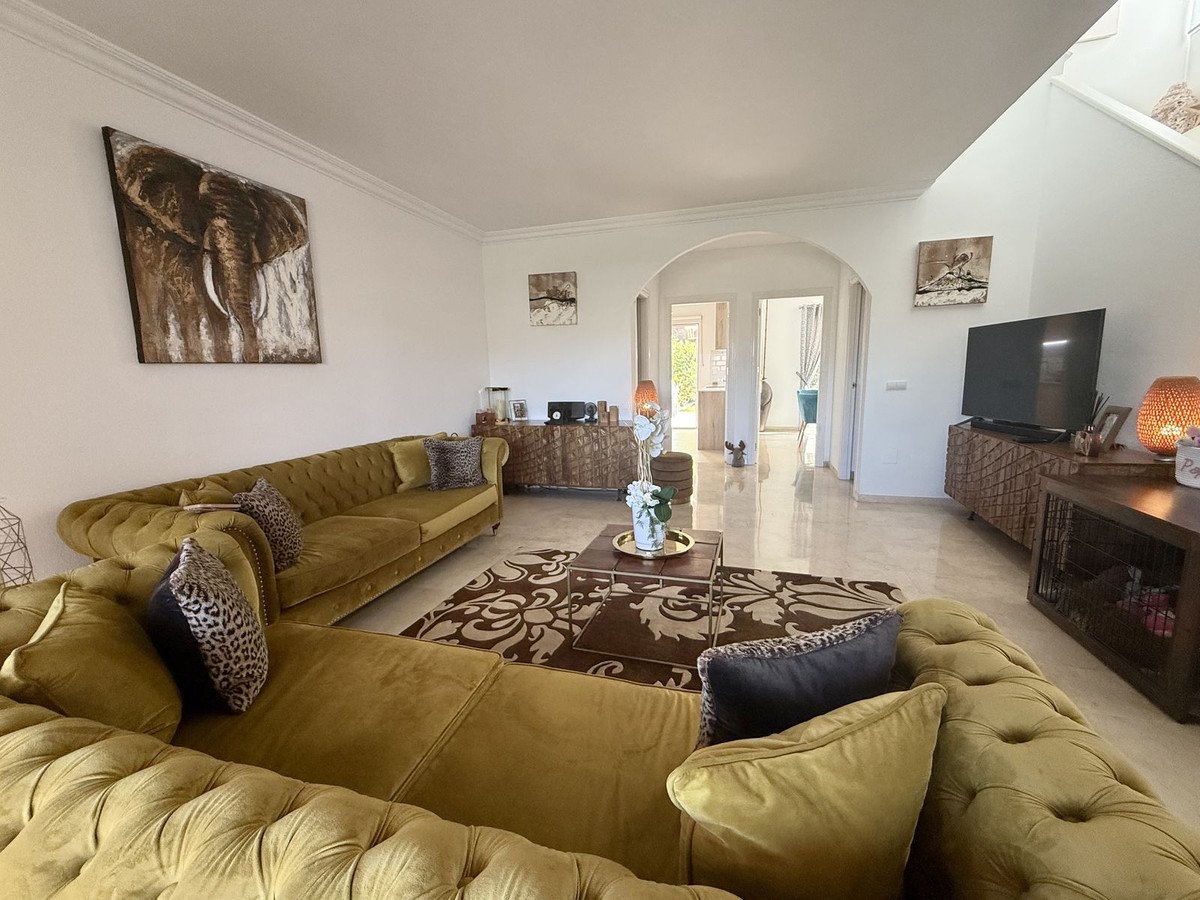 3 Bed Semi-Detached House in Riviera del Sol