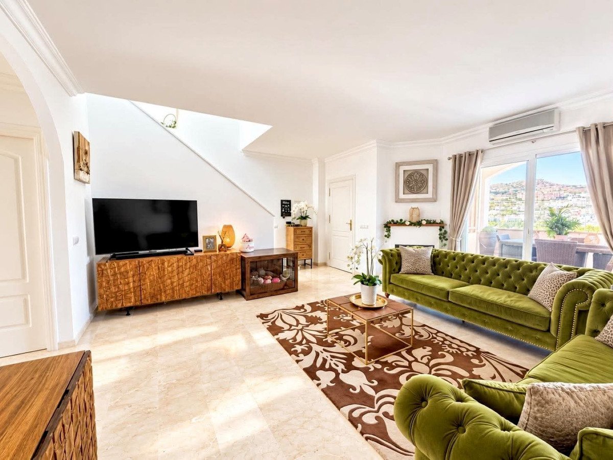 3 Bed Semi-Detached House in Riviera del Sol