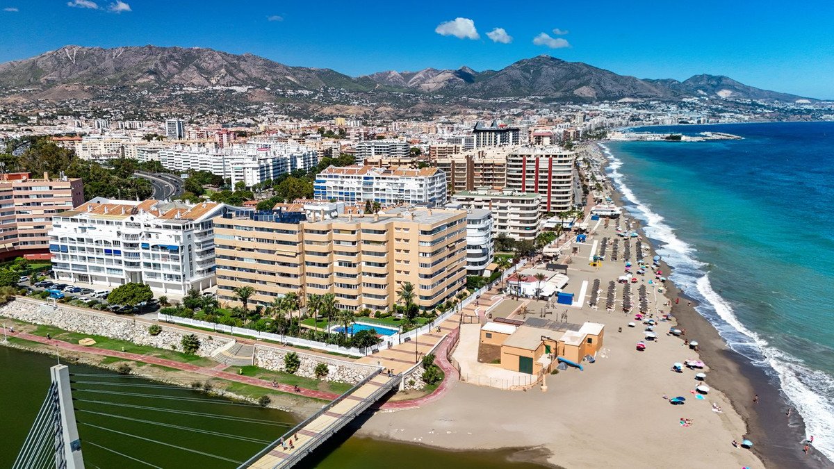 2 Bed Middle Floor Apartment in Fuengirola