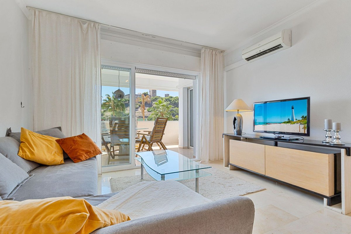 2 Bed Middle Floor Apartment in Fuengirola