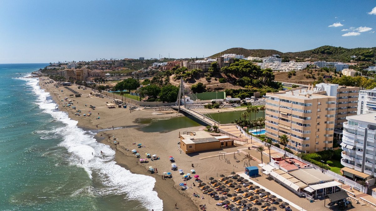2 Bed Middle Floor Apartment in Fuengirola
