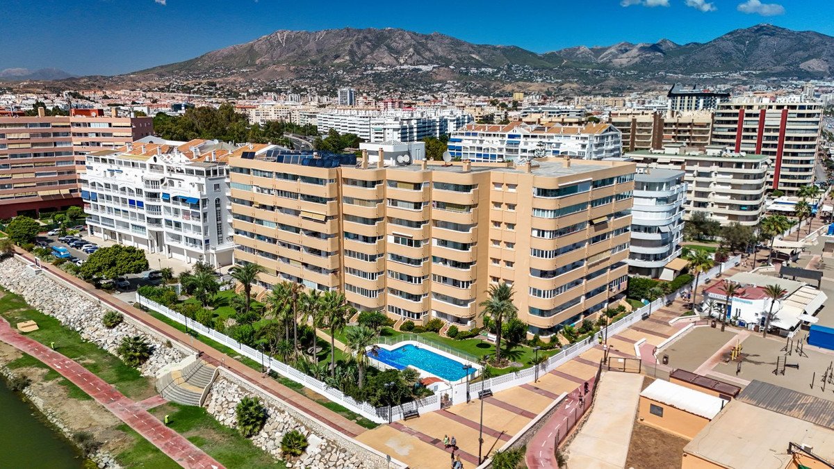 2 Bed Middle Floor Apartment in Fuengirola
