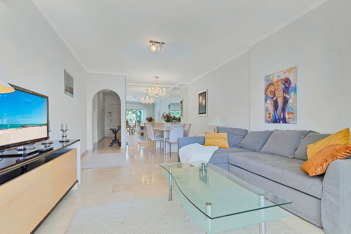 2 Bed Middle Floor Apartment in Fuengirola