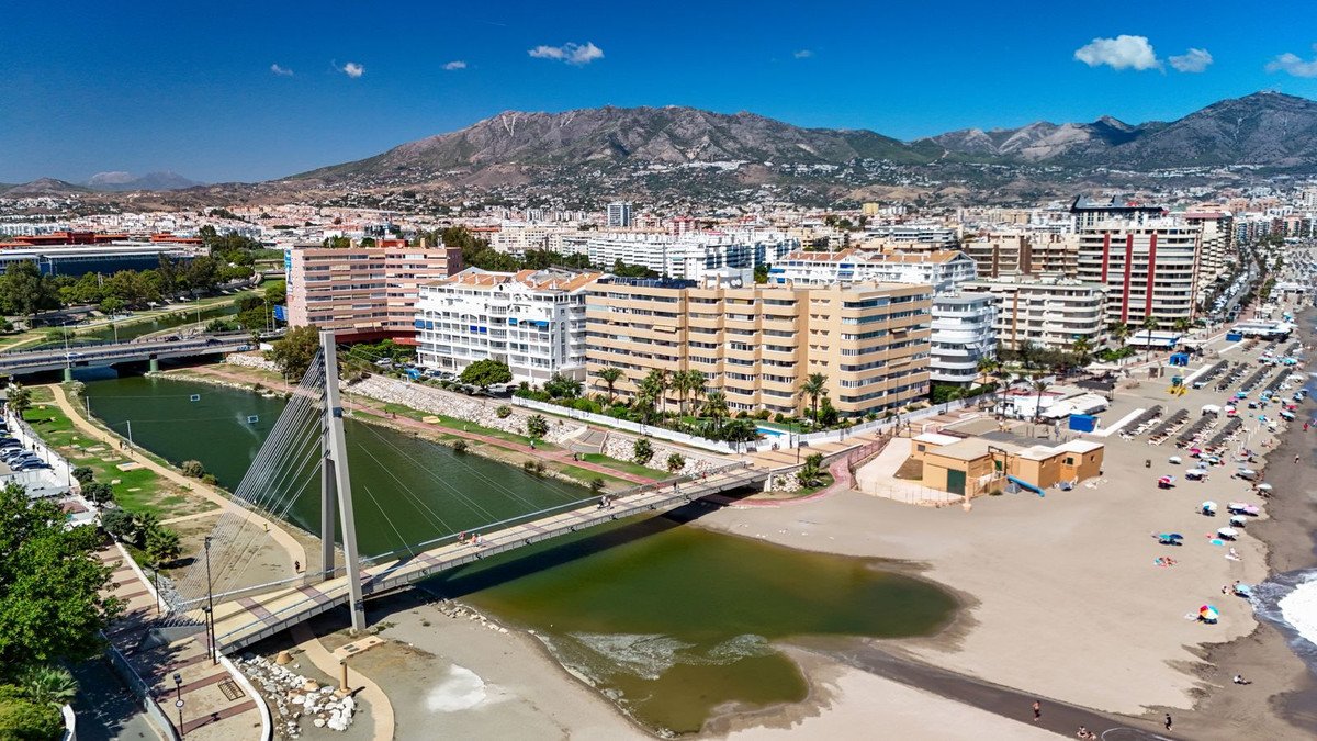 2 Bed Middle Floor Apartment in Fuengirola