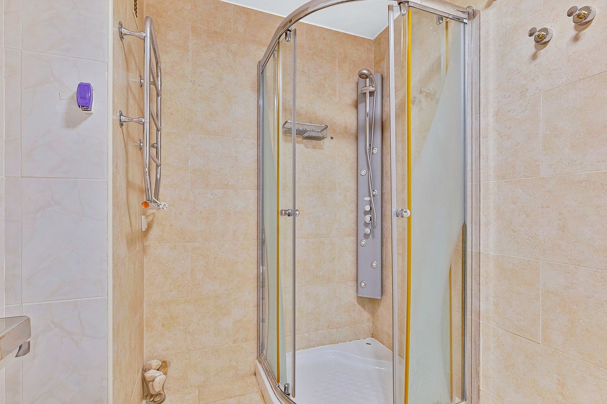 2 Bed Middle Floor Apartment in Fuengirola