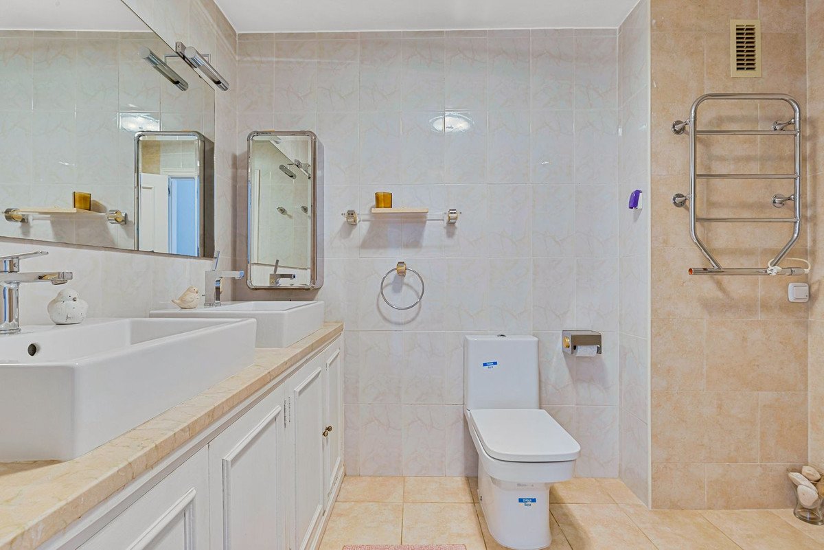 2 Bed Middle Floor Apartment in Fuengirola