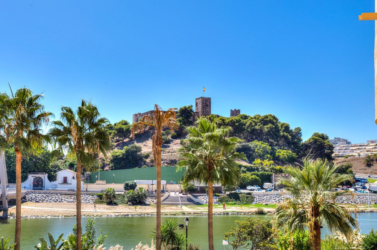 2 Bed Middle Floor Apartment in Fuengirola