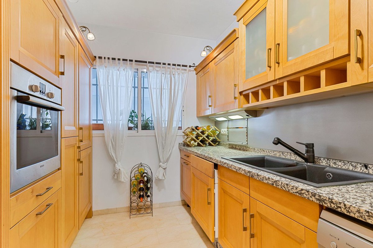 2 Bed Middle Floor Apartment in Fuengirola