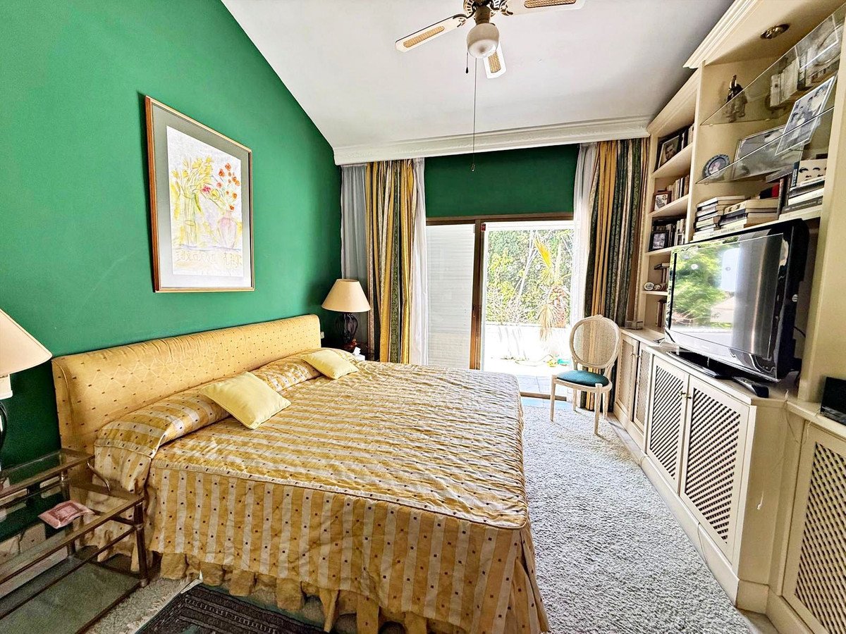 3 Bed Top Floor Apartment in Puerto Banús
