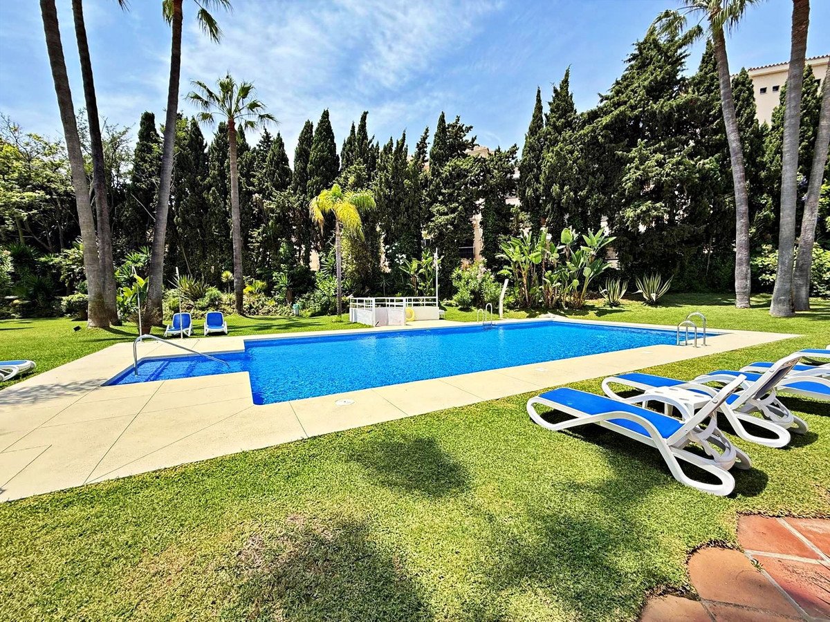 3 Bed Top Floor Apartment in Puerto Banús