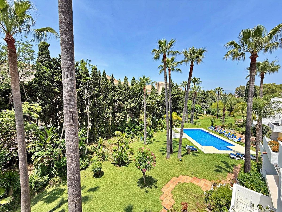 3 Bed Top Floor Apartment in Puerto Banús