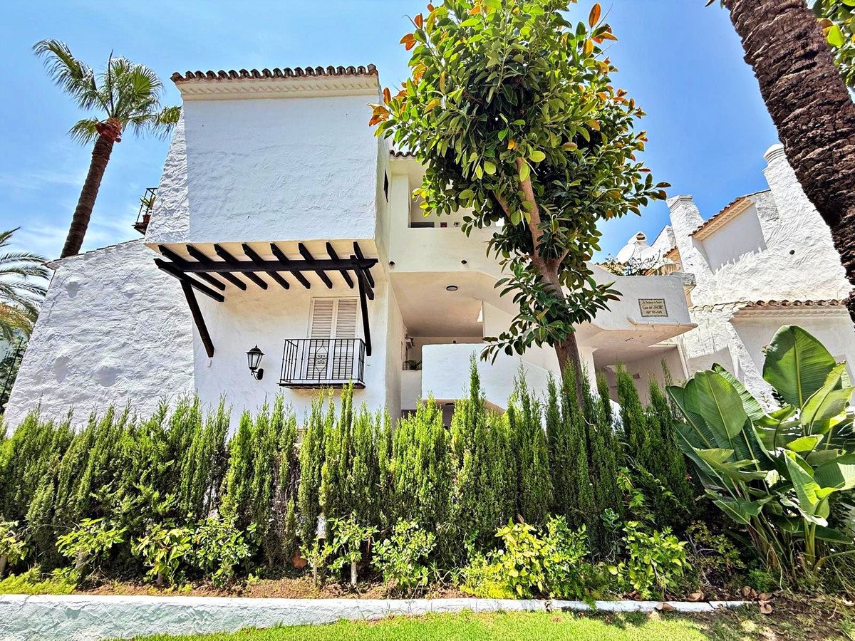 3 Bed Top Floor Apartment in Puerto Banús