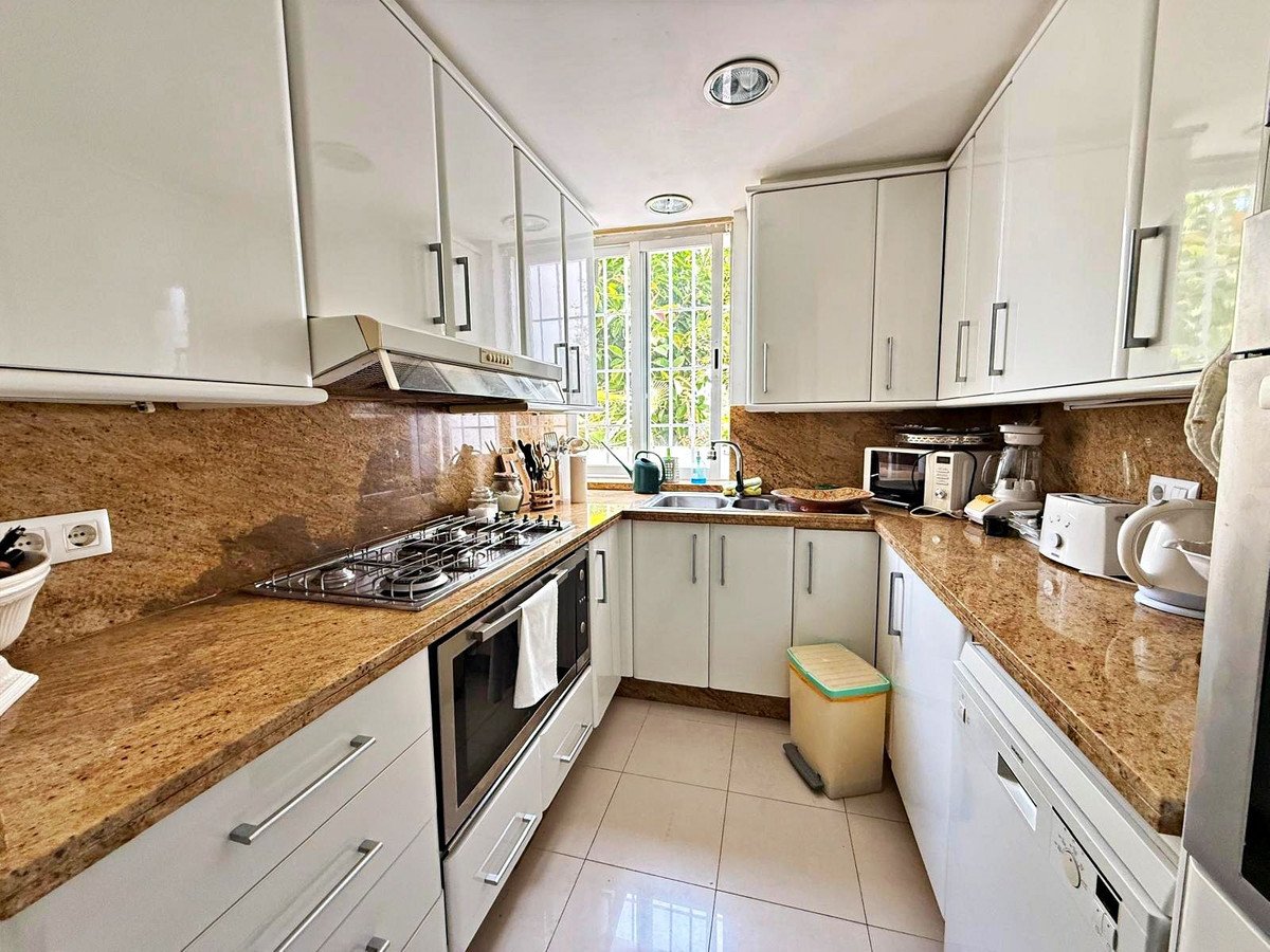 3 Bed Top Floor Apartment in Puerto Banús