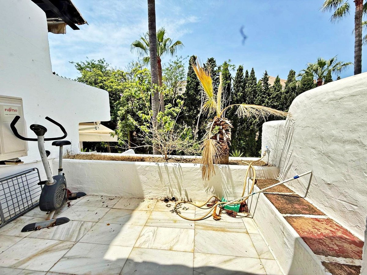 3 Bed Top Floor Apartment in Puerto Banús