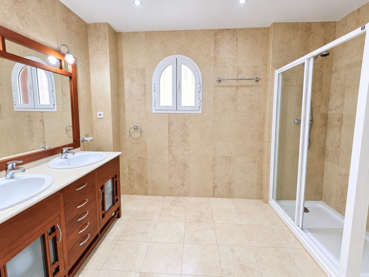 3 Bed Ground Floor Apartment in La Duquesa