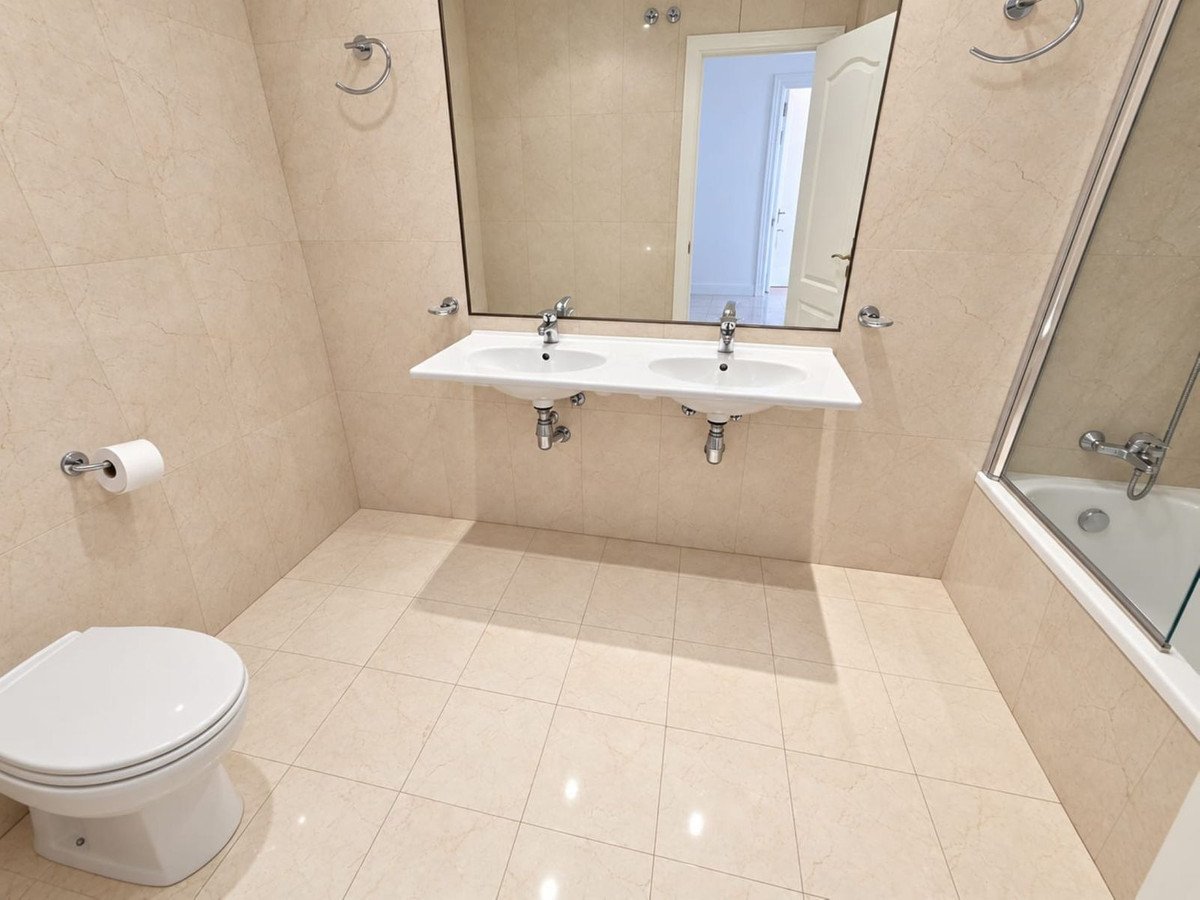 3 Bed Ground Floor Apartment in La Duquesa