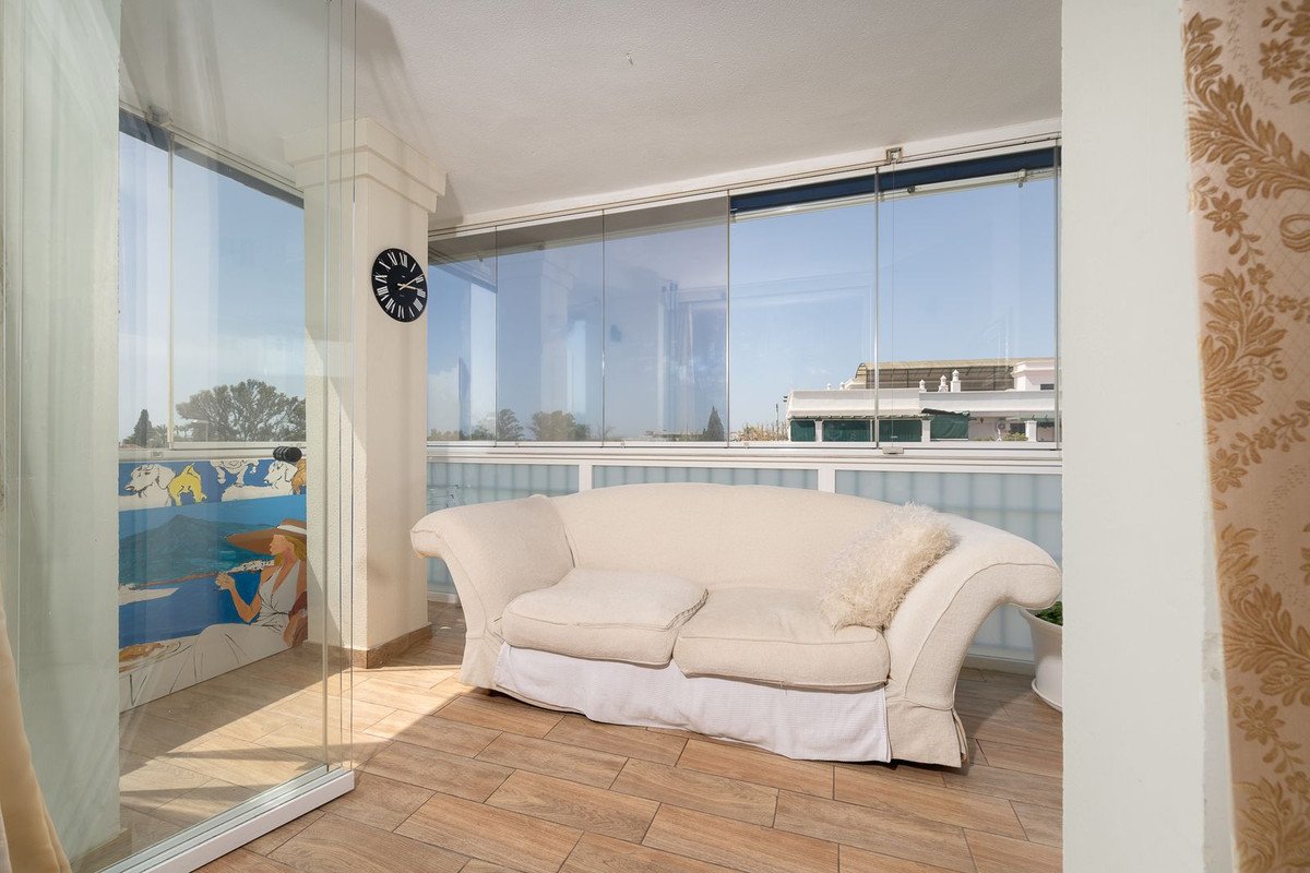 2 Bed Middle Floor Apartment in Nueva Andalucía