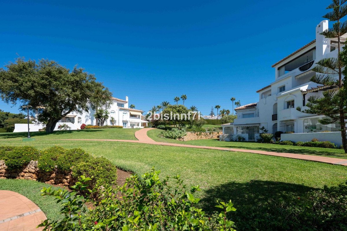 3 Bed Middle Floor Apartment in Elviria