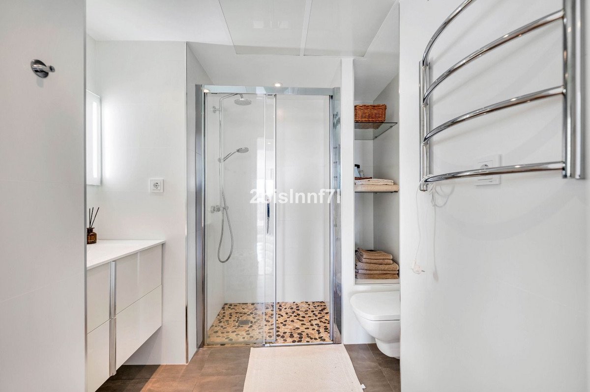 3 Bed Middle Floor Apartment in Elviria