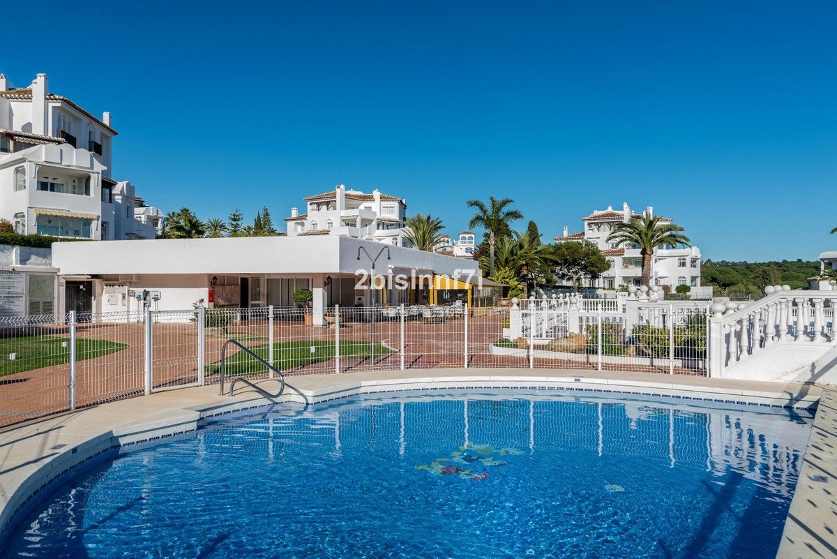 3 Bed Middle Floor Apartment in Elviria