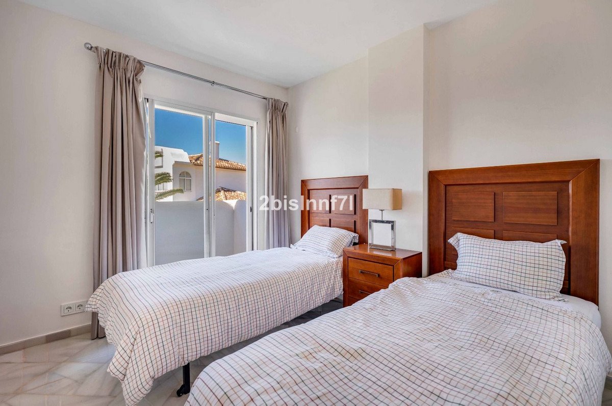3 Bed Middle Floor Apartment in Elviria