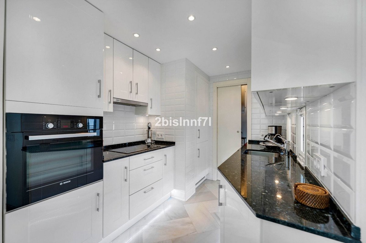 3 Bed Middle Floor Apartment in Elviria