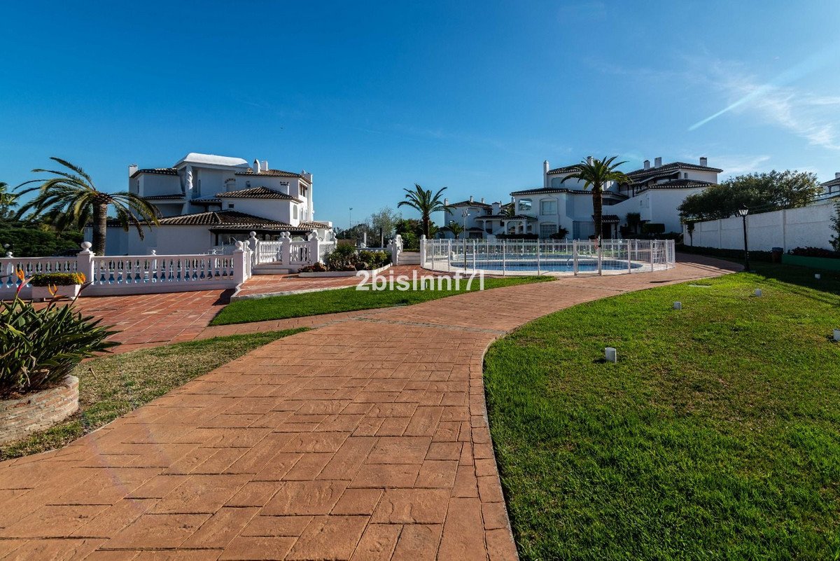 3 Bed Middle Floor Apartment in Elviria