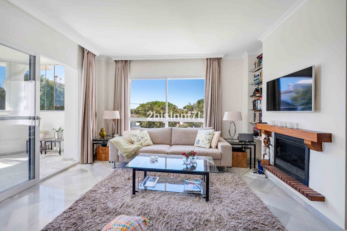 3 Bed Middle Floor Apartment in Elviria