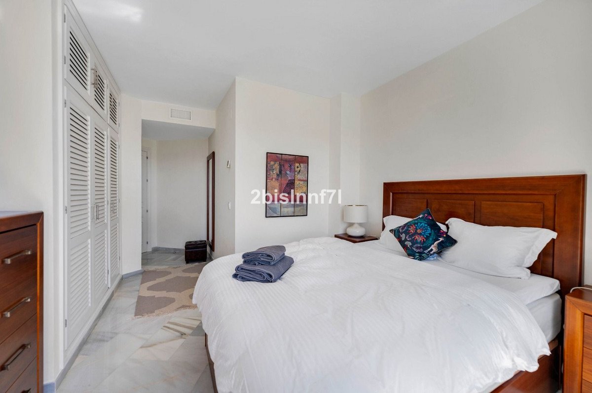 3 Bed Middle Floor Apartment in Elviria