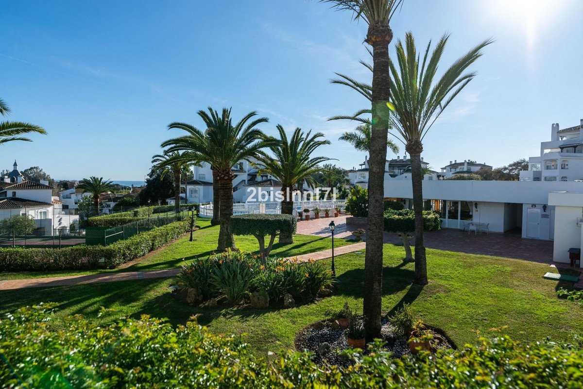 3 Bed Middle Floor Apartment in Elviria
