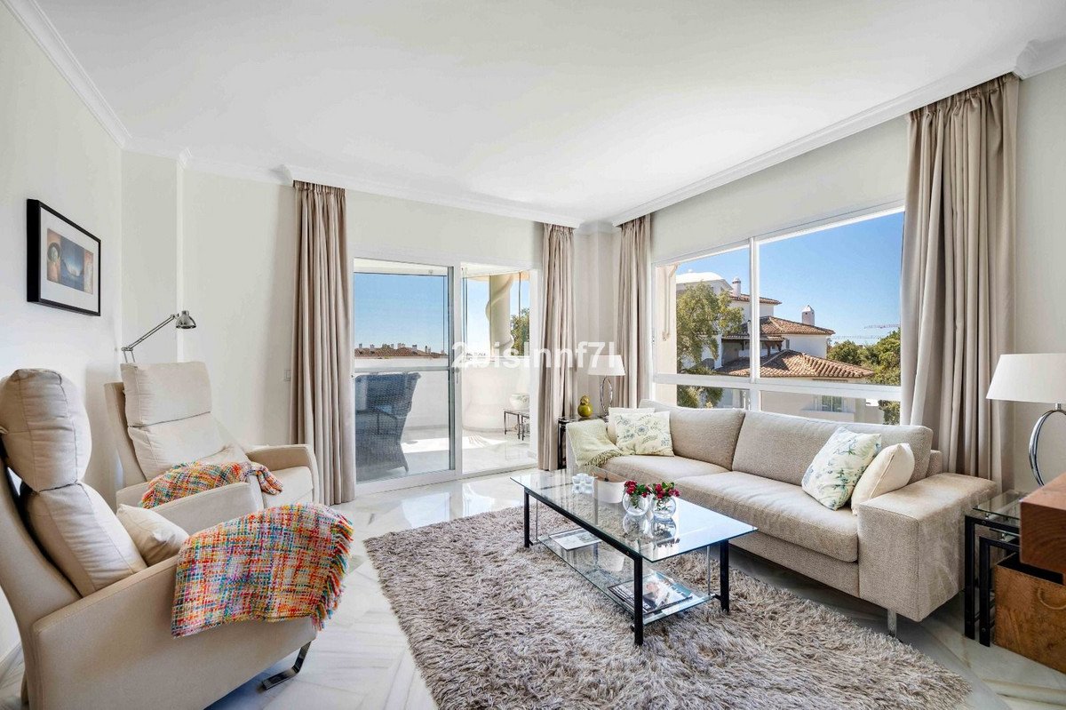 3 Bed Middle Floor Apartment in Elviria