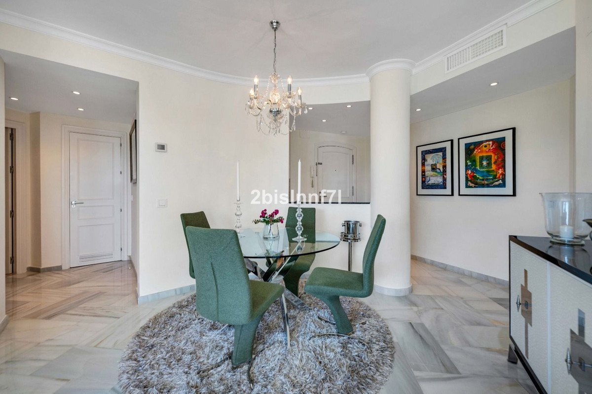 3 Bed Middle Floor Apartment in Elviria