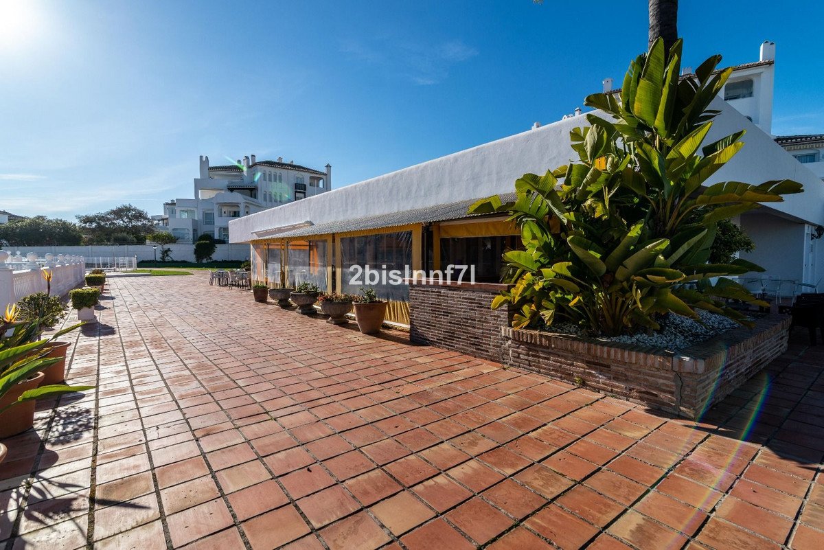 3 Bed Middle Floor Apartment in Elviria