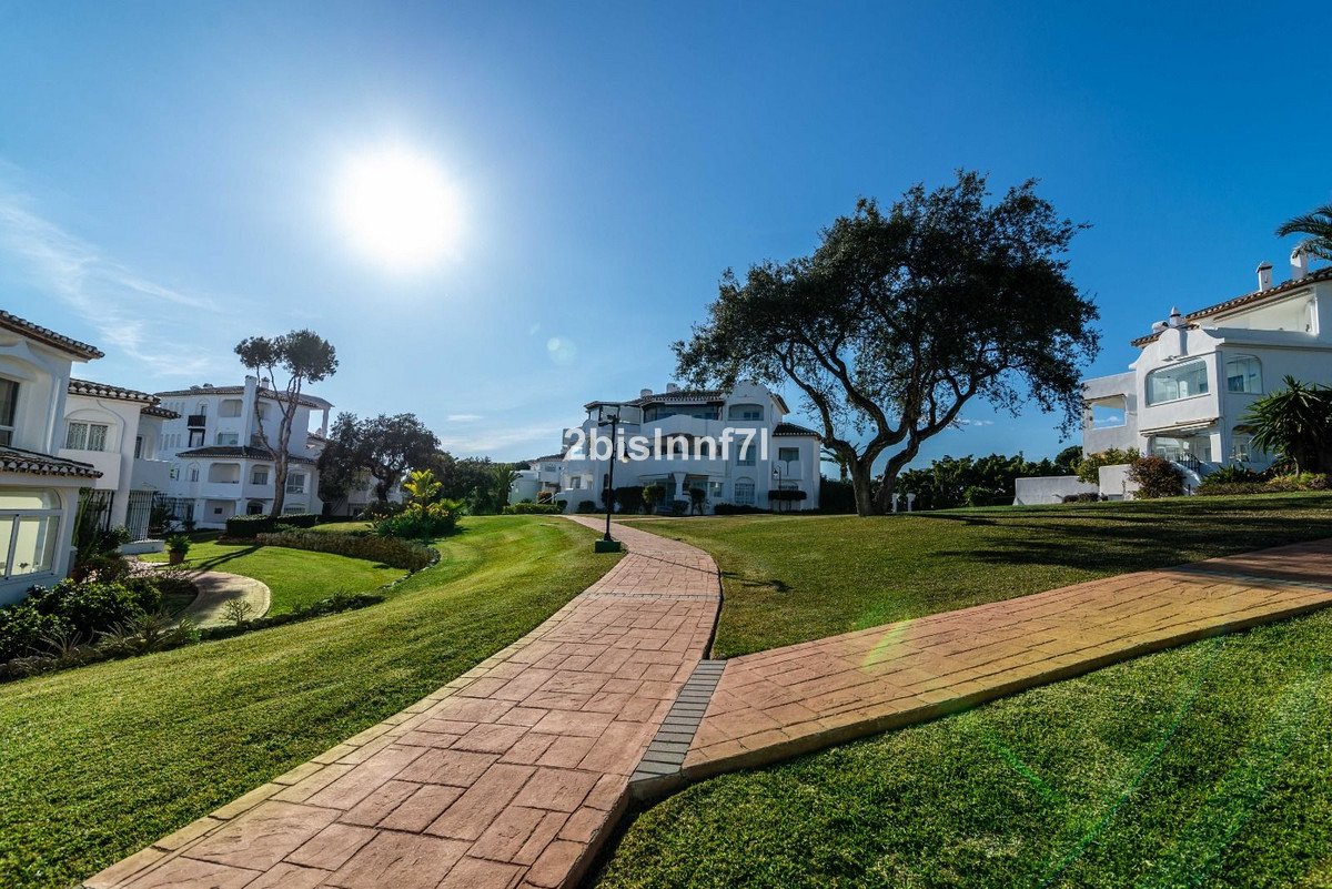 3 Bed Middle Floor Apartment in Elviria