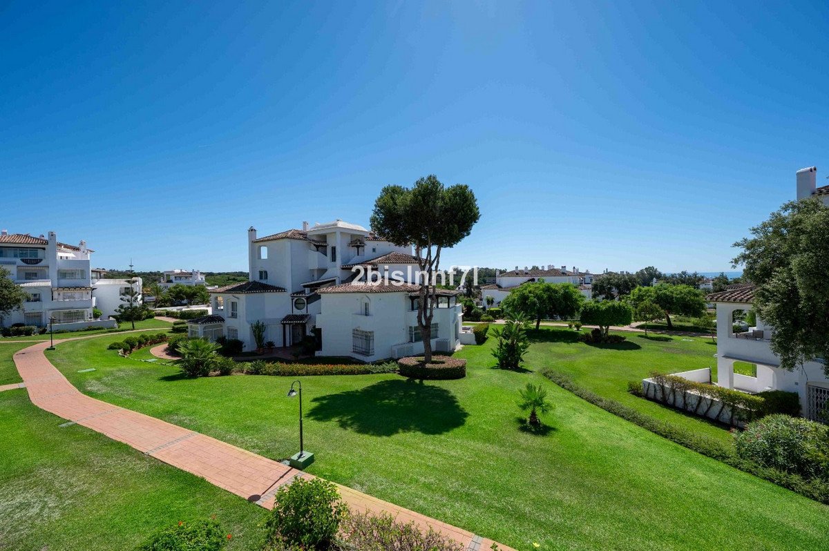 3 Bed Middle Floor Apartment in Elviria