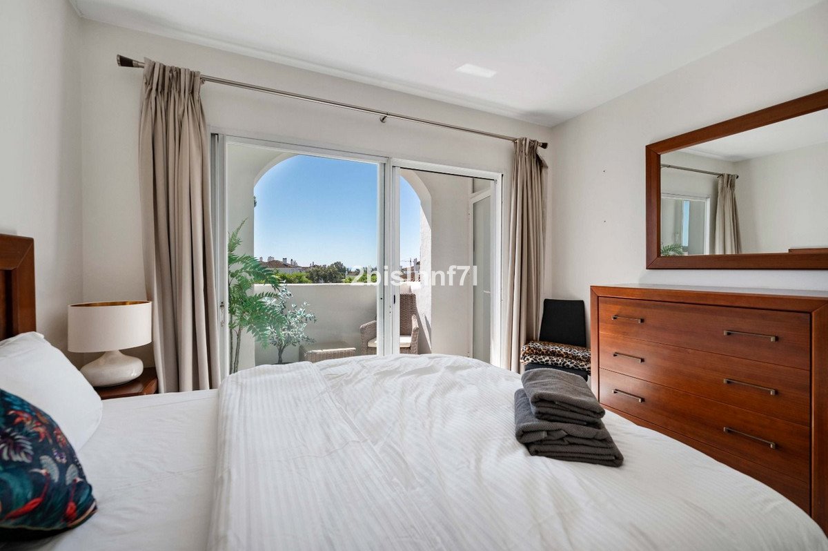 3 Bed Middle Floor Apartment in Elviria