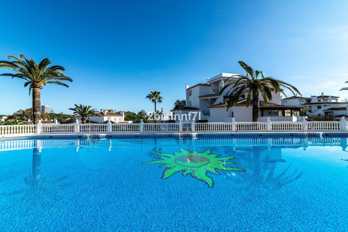 3 Bed Middle Floor Apartment in Elviria