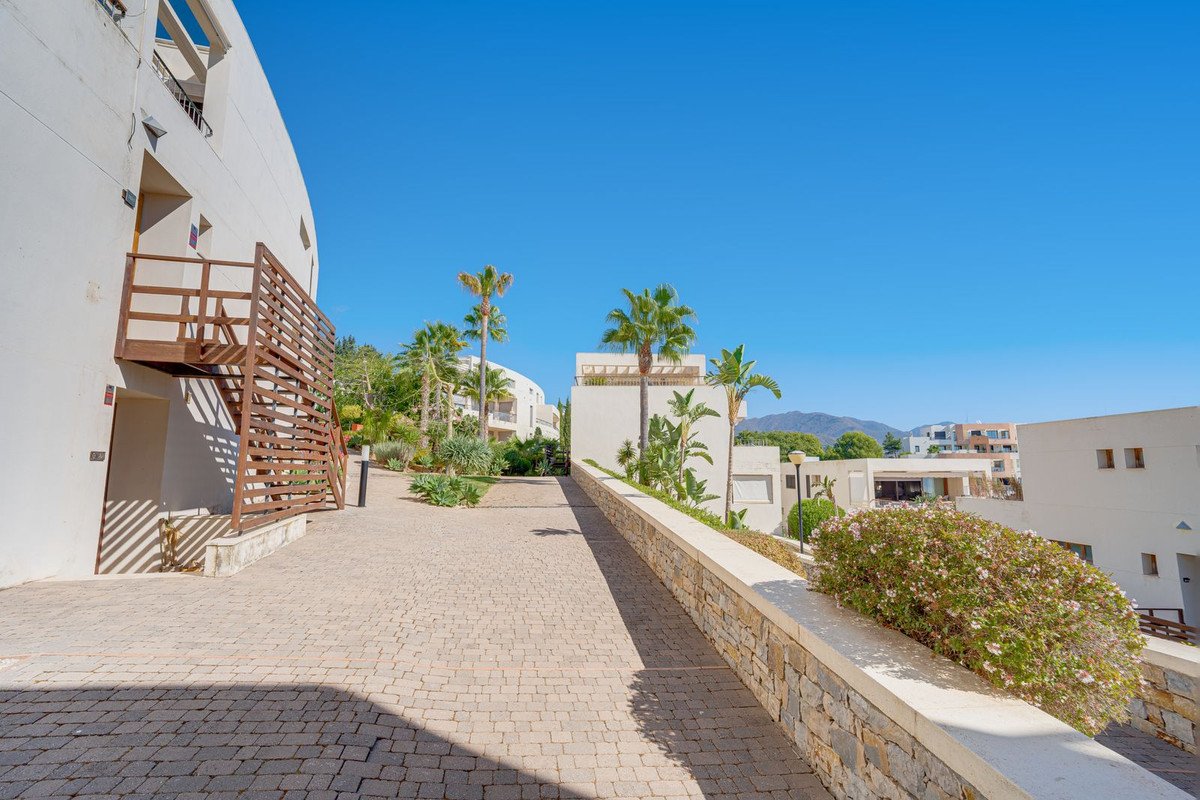 3 Bed Ground Floor Apartment in Altos de los Monteros