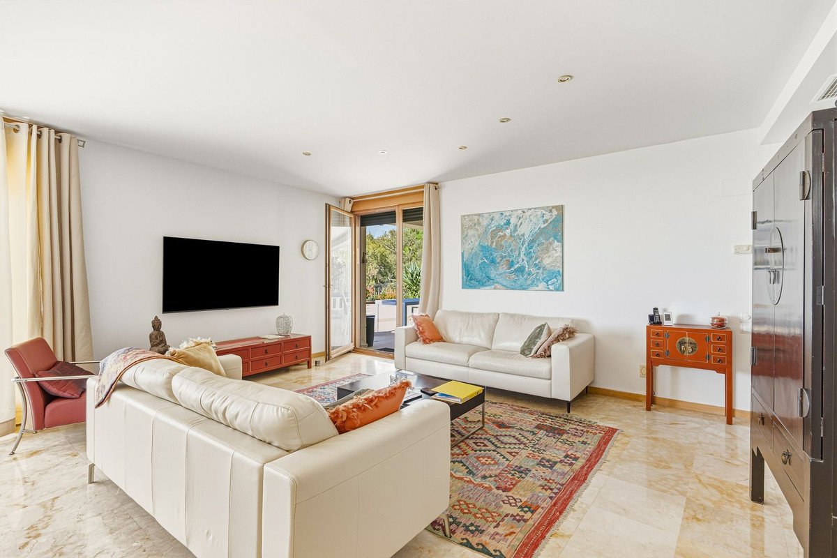 3 Bed Ground Floor Apartment in Altos de los Monteros