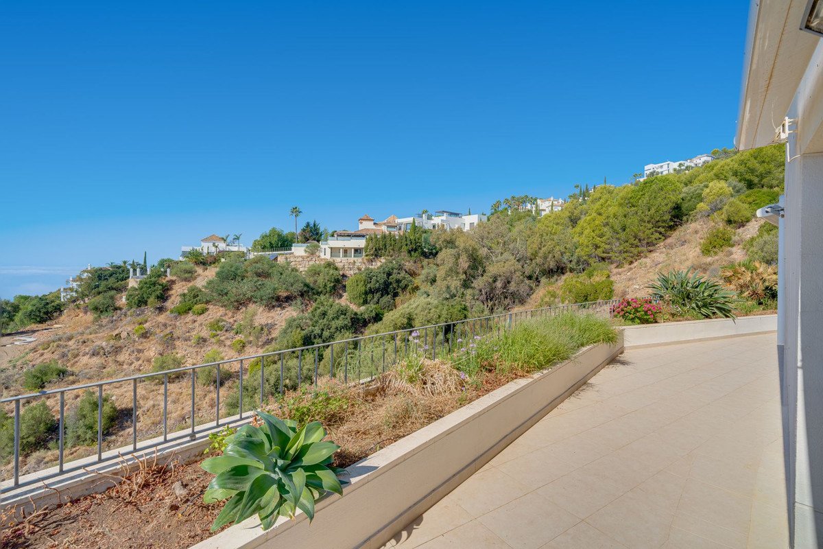 3 Bed Ground Floor Apartment in Altos de los Monteros