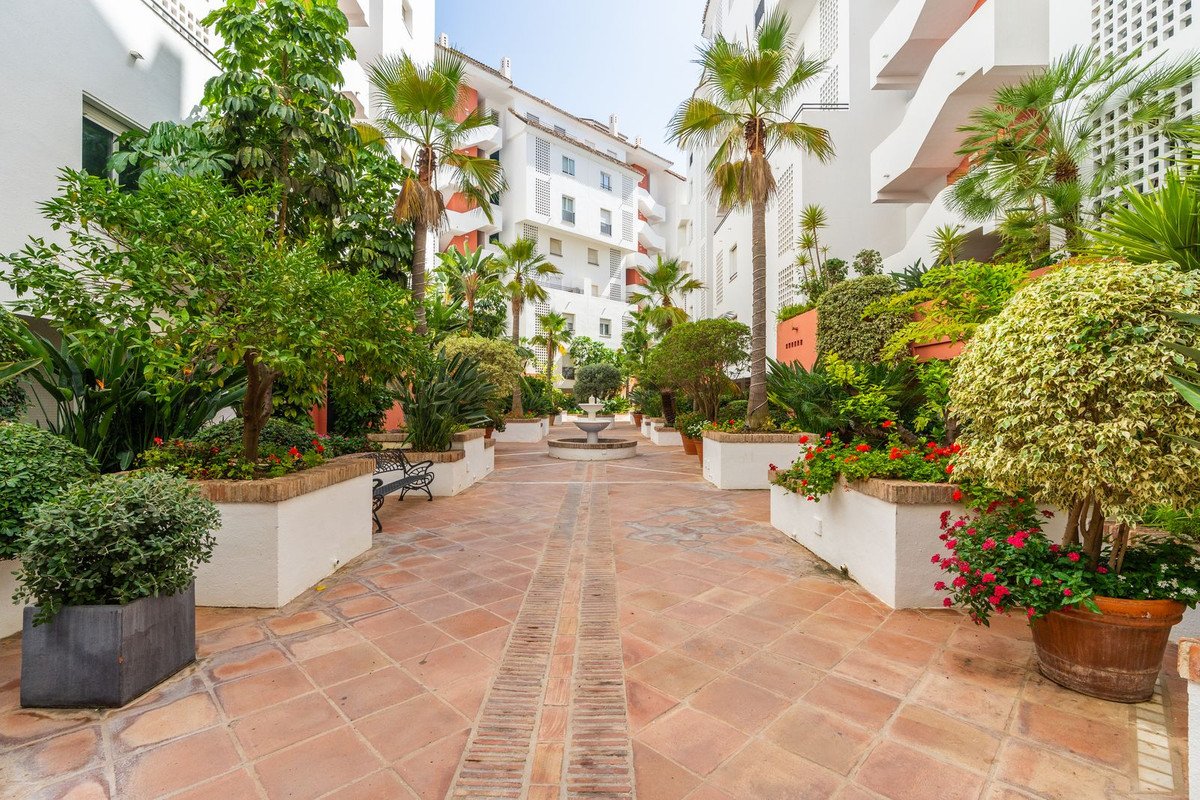 2 Bed Ground Floor Apartment in Puerto Banús