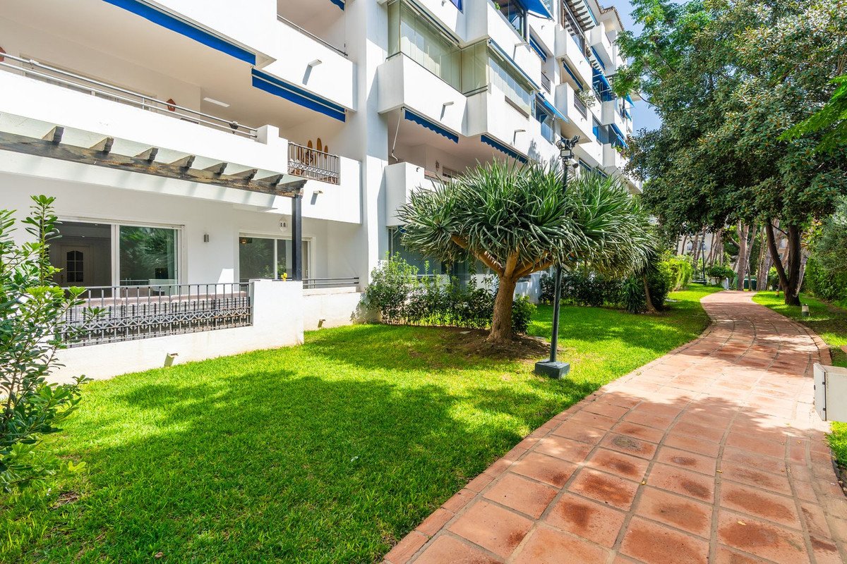 2 Bed Ground Floor Apartment in Puerto Banús