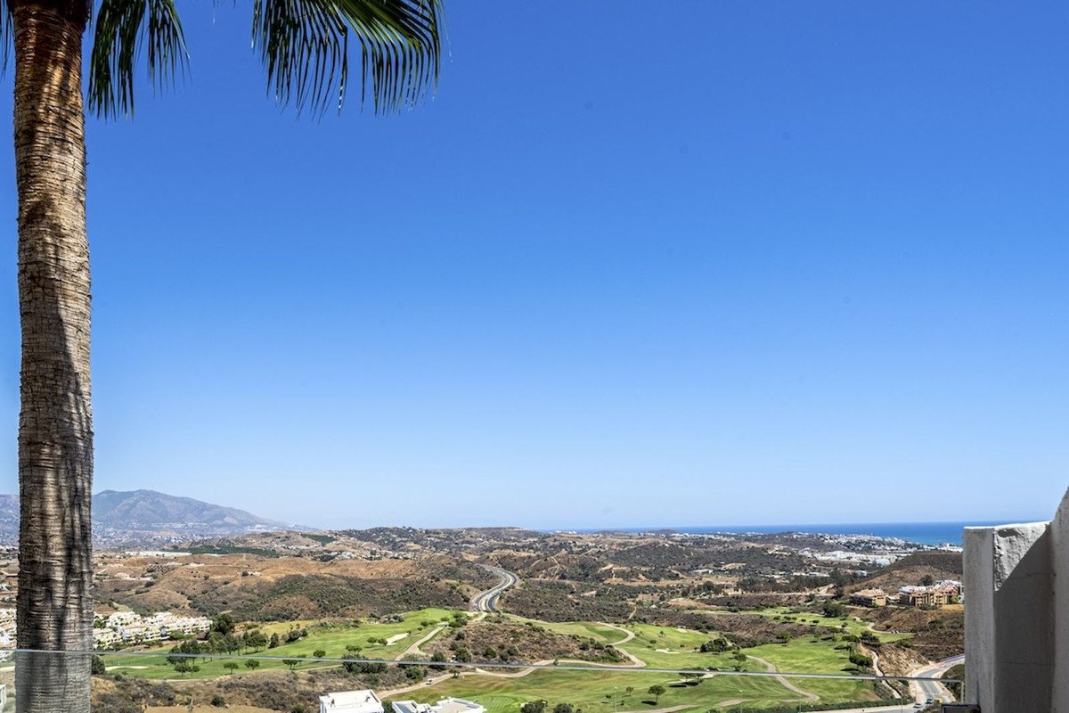 3 Bed Penthouse Duplex in Calanova Golf