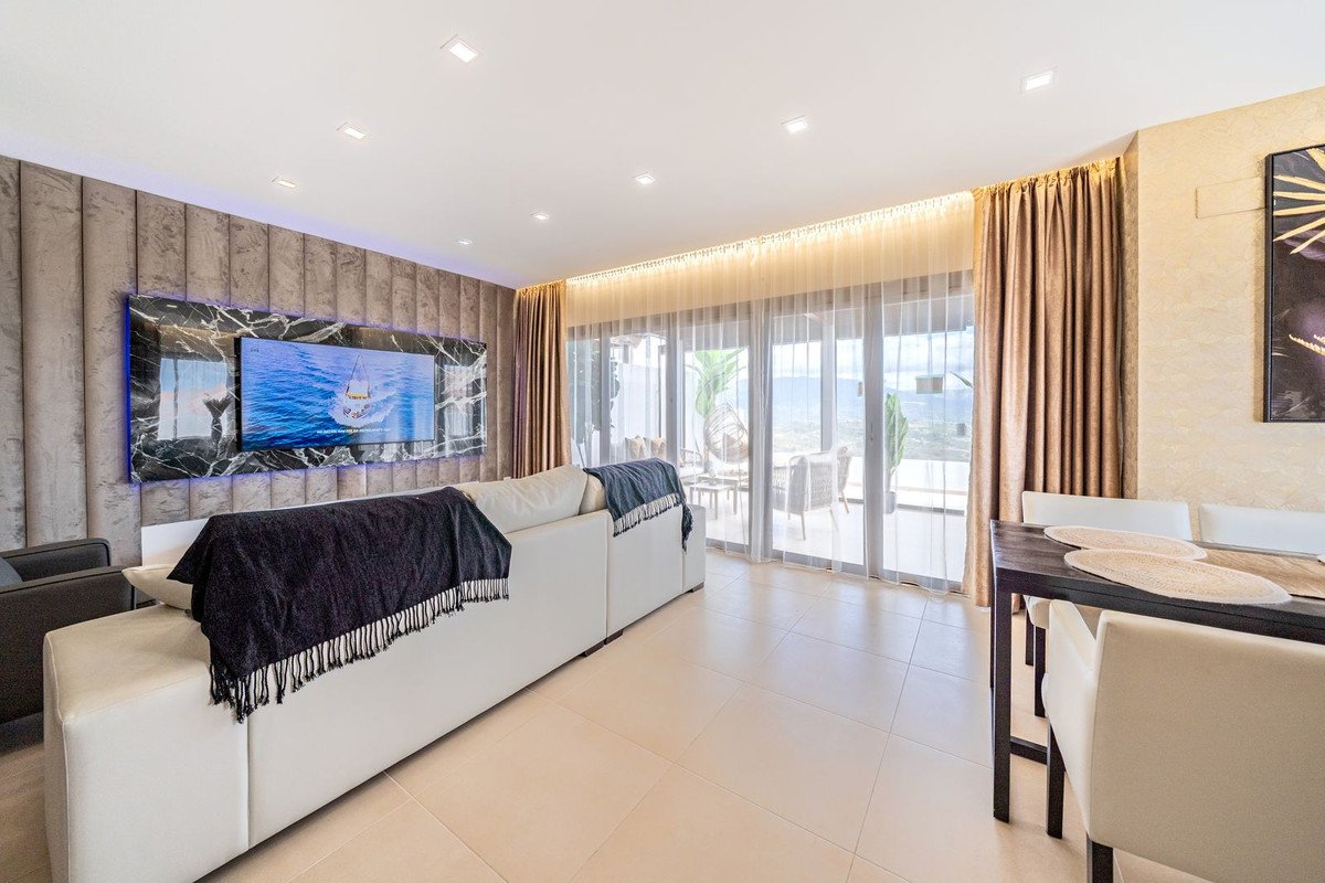 3 Bed Penthouse Duplex in Calanova Golf