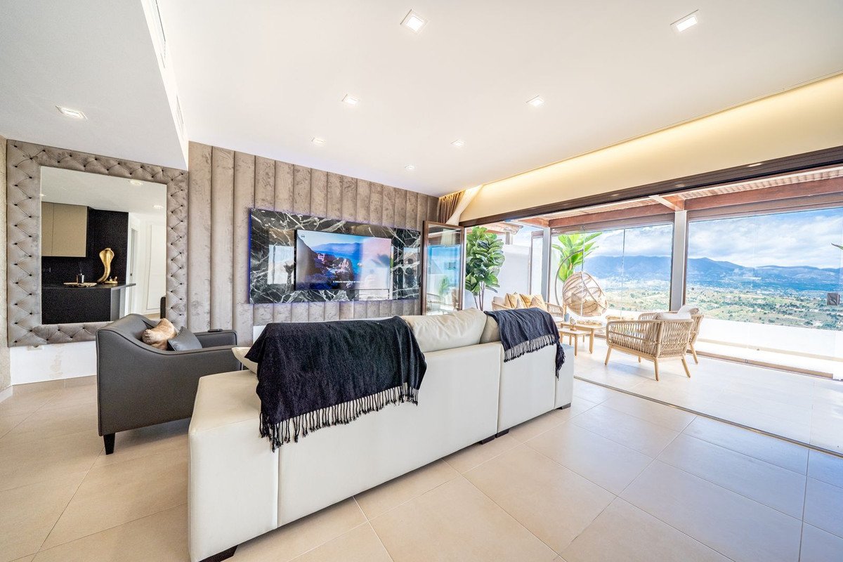 3 Bed Penthouse Duplex in Calanova Golf