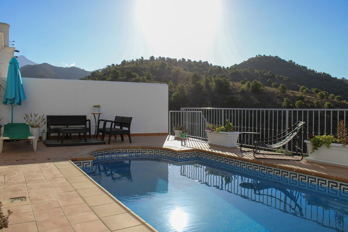 3 Bed Semi-Detached House in Frigiliana