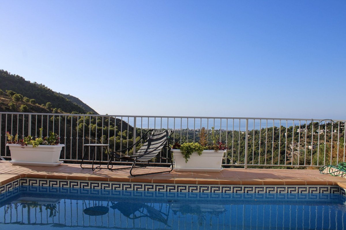 3 Bed Semi-Detached House in Frigiliana