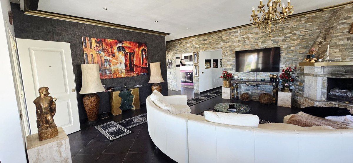 7 Bed Detached Villa in Mijas Costa